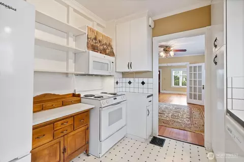 Kitchen - 2020 Lombard Ave, Everett, WA 98201 photo 2 of 3