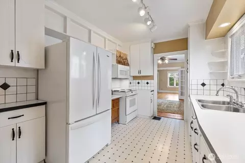 Kitchen - 2020 Lombard Ave, Everett, WA 98201 photo 1 of 3
