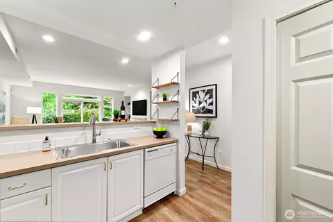 Kitchen - 21616 9th Ave SE #C105, Bothell, WA 98021 photo 5 of 5