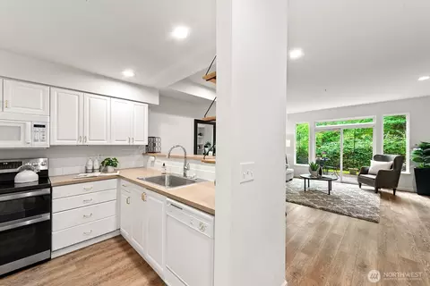 Kitchen - 21616 9th Ave SE #C105, Bothell, WA 98021 photo 2 of 5