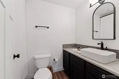 Bath - 901 E Marine View Dr #305, Everett, WA 98201 photo 3 of 3
