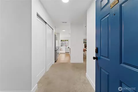 Entry Way - 901 E Marine View Dr #305, Everett, WA 98201 photo 3 of 7