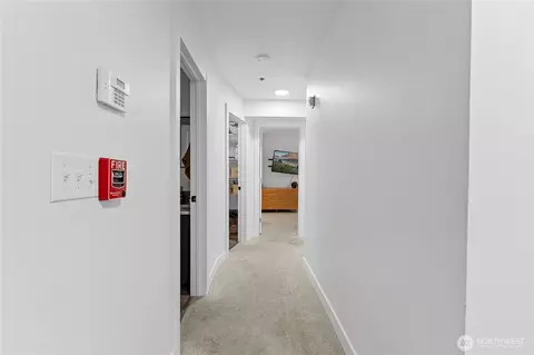 Entry Way - 901 E Marine View Dr #305, Everett, WA 98201 photo 4 of 7