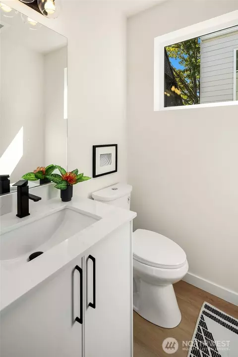 Bath - 908 29th Ave, Seattle, WA 98122 photo 1 of 3