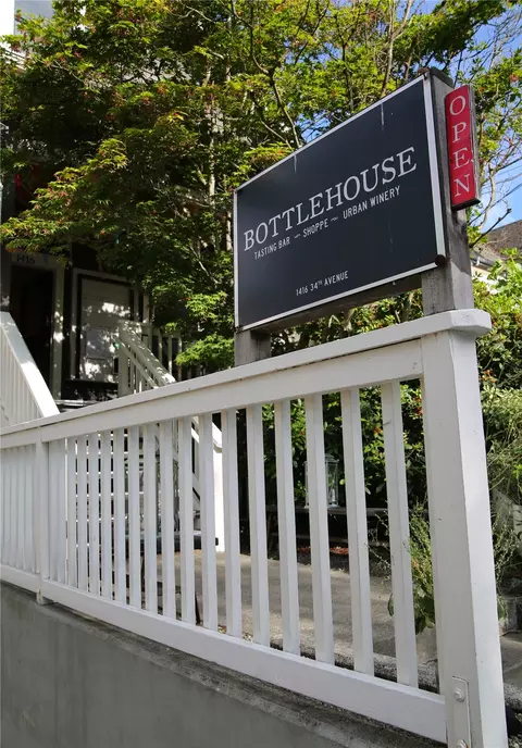Exterior - 908 29th Ave, Seattle, WA 98122 photo 4 of 4
