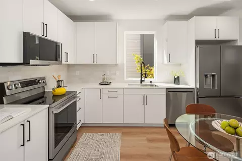 Kitchen - 908 29th Ave, Seattle, WA 98122 photo 2 of 3