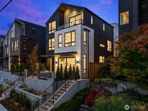 2530 30th Ave W, Seattle, WA 98199