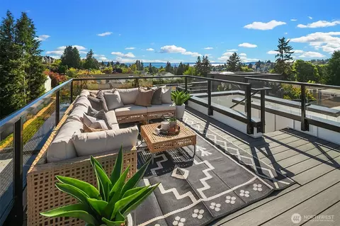 2528 30th Ave W, Seattle, WA 98199