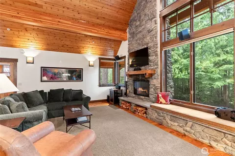Living - 62414 Corral Way E, Enumclaw, WA 98022 photo 3 of 4