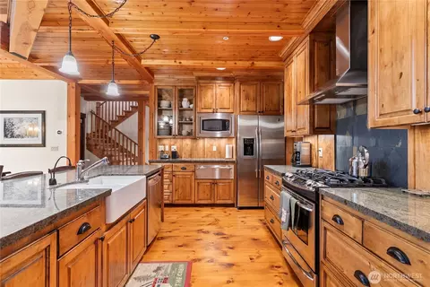 Kitchen - 62414 Corral Way E, Enumclaw, WA 98022 photo 2 of 4