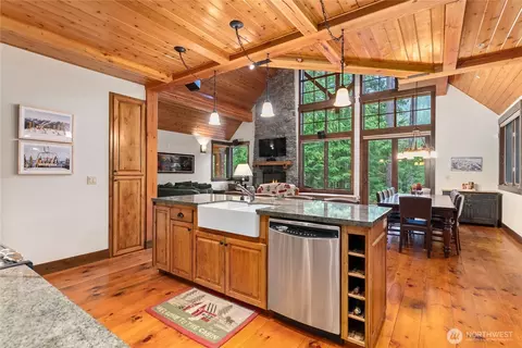 Kitchen - 62414 Corral Way E, Enumclaw, WA 98022 photo 4 of 4