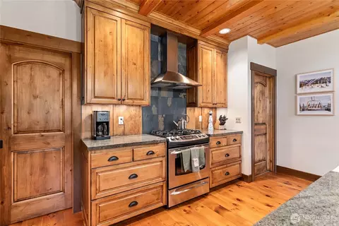 Kitchen - 62414 Corral Way E, Enumclaw, WA 98022 photo 3 of 4