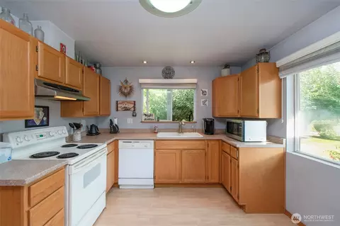 Kitchen - 470 510 Sherburne Rd, Sequim, WA 98382 photo 3 of 3