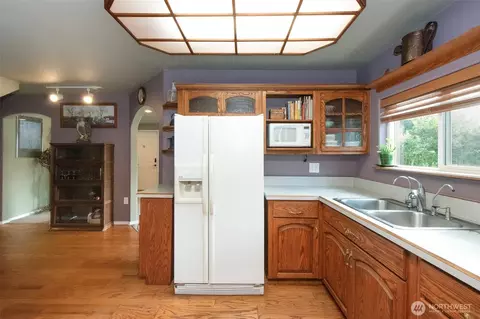 Kitchen - 470 510 Sherburne Rd, Sequim, WA 98382 photo 2 of 3