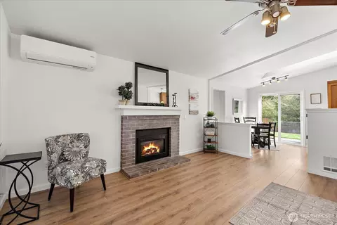 Living - 16721 6th Ave SE, Bothell, WA 98012 photo 2 of 4