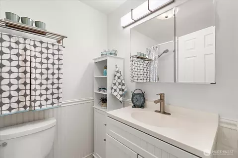 Bath - 16721 6th Ave SE, Bothell, WA 98012 photo 3 of 3