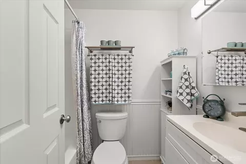Bath - 16721 6th Ave SE, Bothell, WA 98012 photo 2 of 3