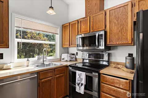 Kitchen - 16721 6th Ave SE, Bothell, WA 98012 photo 3 of 3