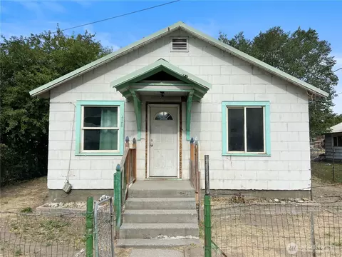 428 Garfield St, Omak, WA 98841