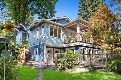 3825 NE 115th St, Seattle, WA 98125