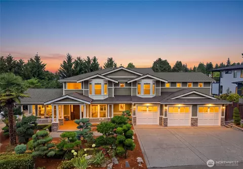 9106 NE 32nd St, Yarrow Point, WA 98004