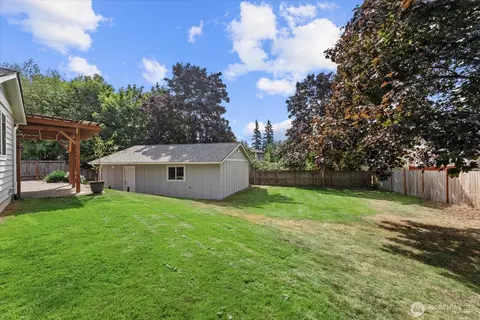 Exterior - 908 116th St SW, Everett, WA 98204 photo 6 of 8