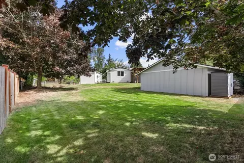 Exterior - 908 116th St SW, Everett, WA 98204 photo 7 of 8
