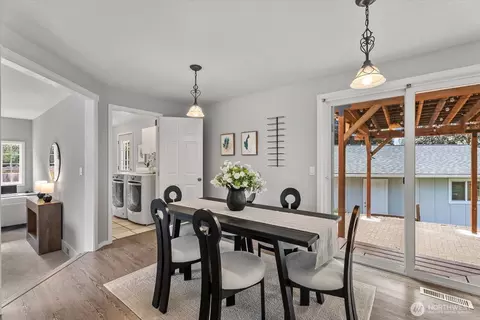 Dining - 908 116th St SW, Everett, WA 98204 photo 1 of 2