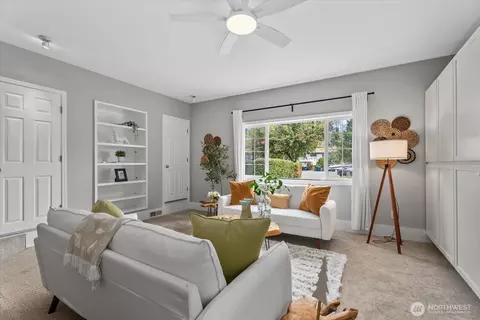 Living - 908 116th St SW, Everett, WA 98204 photo 5 of 5