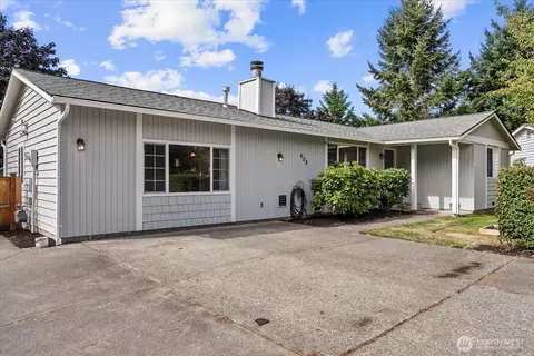Exterior - 908 116th St SW, Everett, WA 98204 photo 2 of 8