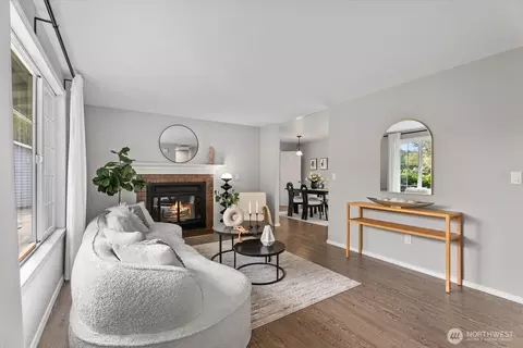 Living - 908 116th St SW, Everett, WA 98204 photo 1 of 5