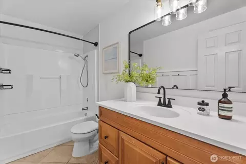 Bath - 908 116th St SW, Everett, WA 98204 photo 2 of 2