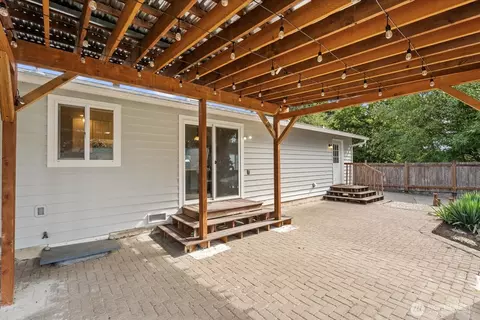 Exterior - 908 116th St SW, Everett, WA 98204 photo 3 of 8
