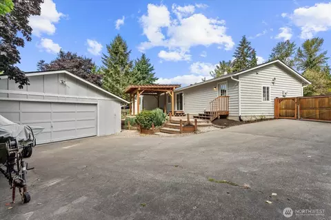 Exterior - 908 116th St SW, Everett, WA 98204 photo 4 of 8