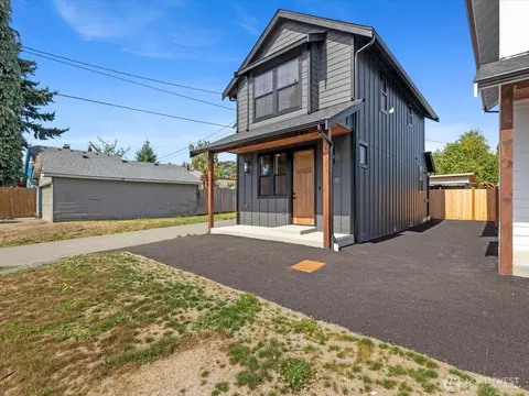 Exterior - 2815 25th St #C, Everett, WA 98201 photo 4 of 10