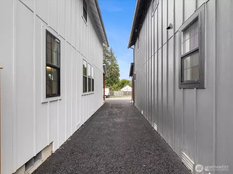 Entry Way - 2815 25th St #C, Everett, WA 98201 photo 3 of 3