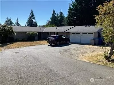 19848 47th Ave NE, Lake Forest Park, WA 98155