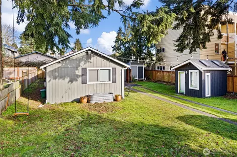 920 N 101st St, Seattle, WA 98133