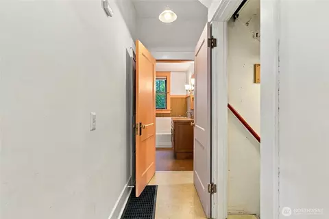 Entry Way - 1235 Isaacs Ave, Walla Walla, WA 99362 photo 5 of 6