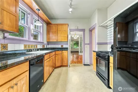 Kitchen - 1235 Isaacs Ave, Walla Walla, WA 99362 photo 2 of 5