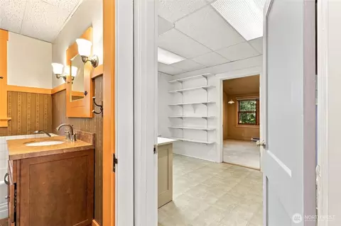 Entry Way - 1235 Isaacs Ave, Walla Walla, WA 99362 photo 2 of 6