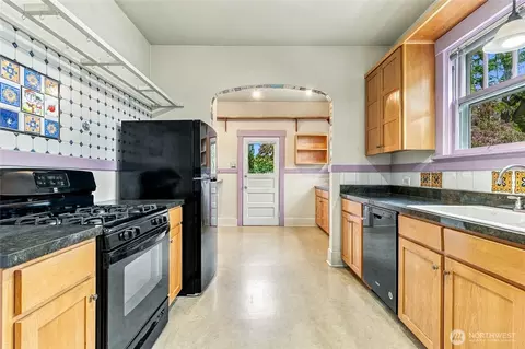 Kitchen - 1235 Isaacs Ave, Walla Walla, WA 99362 photo 3 of 5