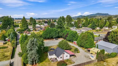 410 Burrows Ln, Sedro Woolley, WA 98284
