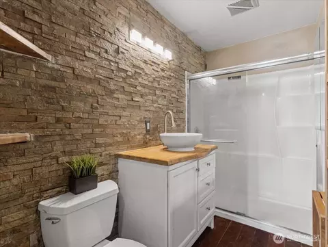 Bath - 324 28th Ave, Longview, WA 98632 photo 1 of 1