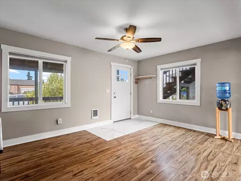 Living - 324 28th Ave, Longview, WA 98632 photo 2 of 3