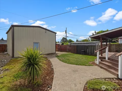 Exterior - 324 28th Ave, Longview, WA 98632 photo 7 of 11