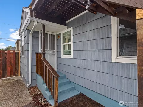 Exterior - 324 28th Ave, Longview, WA 98632 photo 5 of 11