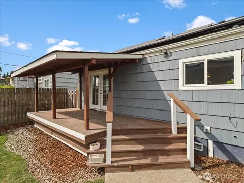 Exterior - 324 28th Ave, Longview, WA 98632 photo 8 of 11