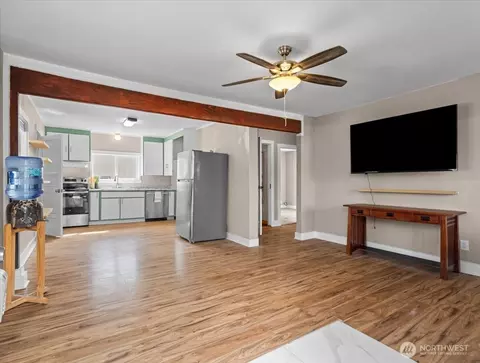 Living - 324 28th Ave, Longview, WA 98632 photo 3 of 3
