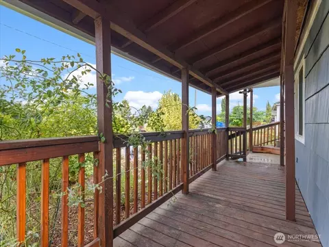 Exterior - 324 28th Ave, Longview, WA 98632 photo 3 of 11